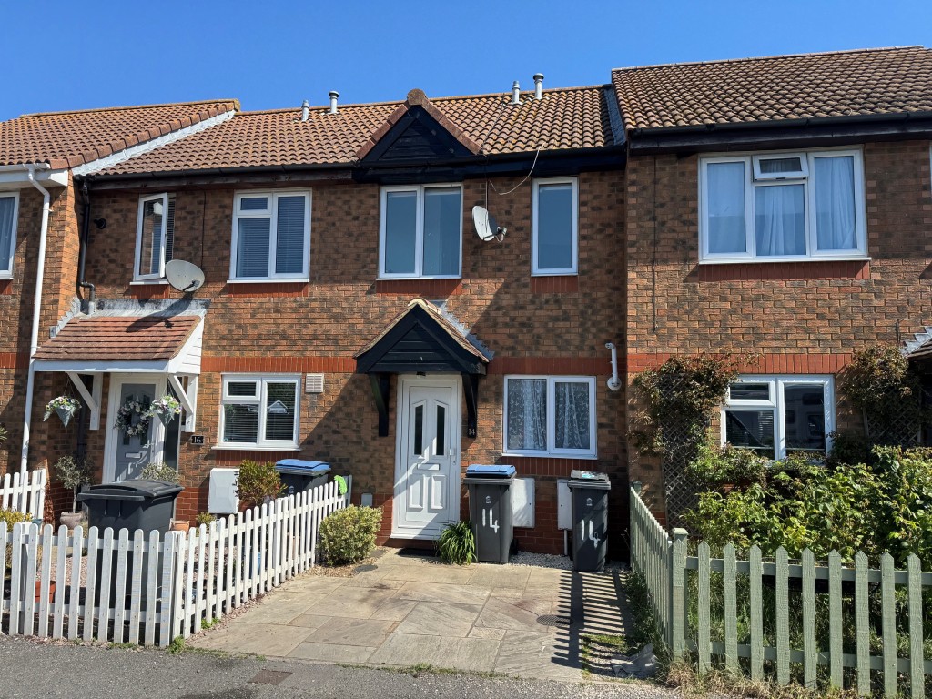 Lot: 113 - FREEHOLD MODERN TWO-BEDROOM HOUSE FOR INVESTMENT - Front of property